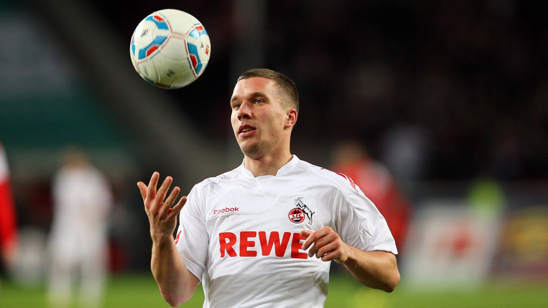 希腊拿下墨西哥，迪巴拉用足球重绘世界地图